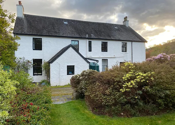 Glenrigh House - Beautiful Garden With Old Church Ruin